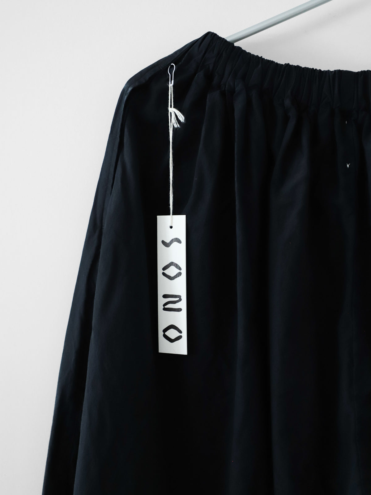 TAMOU trousers/ SONO