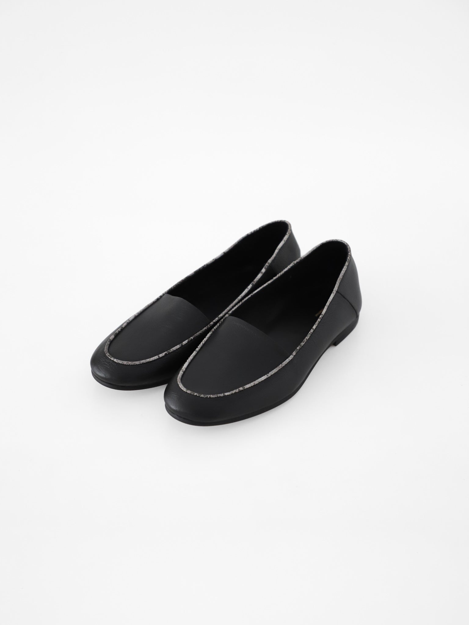 oval moca / Hender Scheme – unplugged clothing store