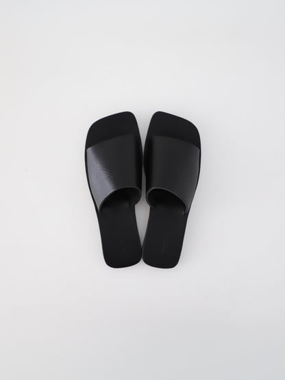 house made /// slide / Hender Scheme
