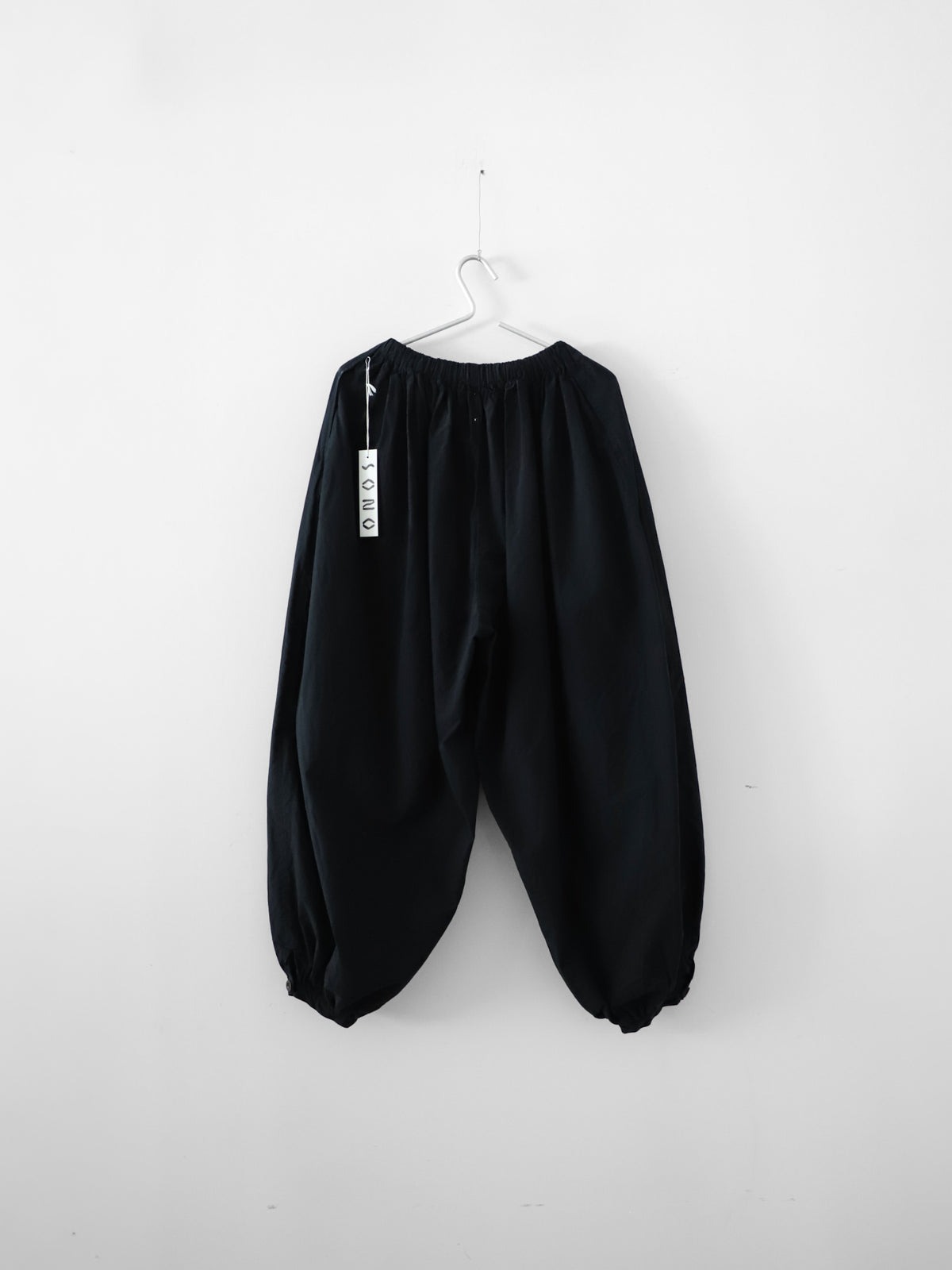 TAMOU trousers/ SONO
