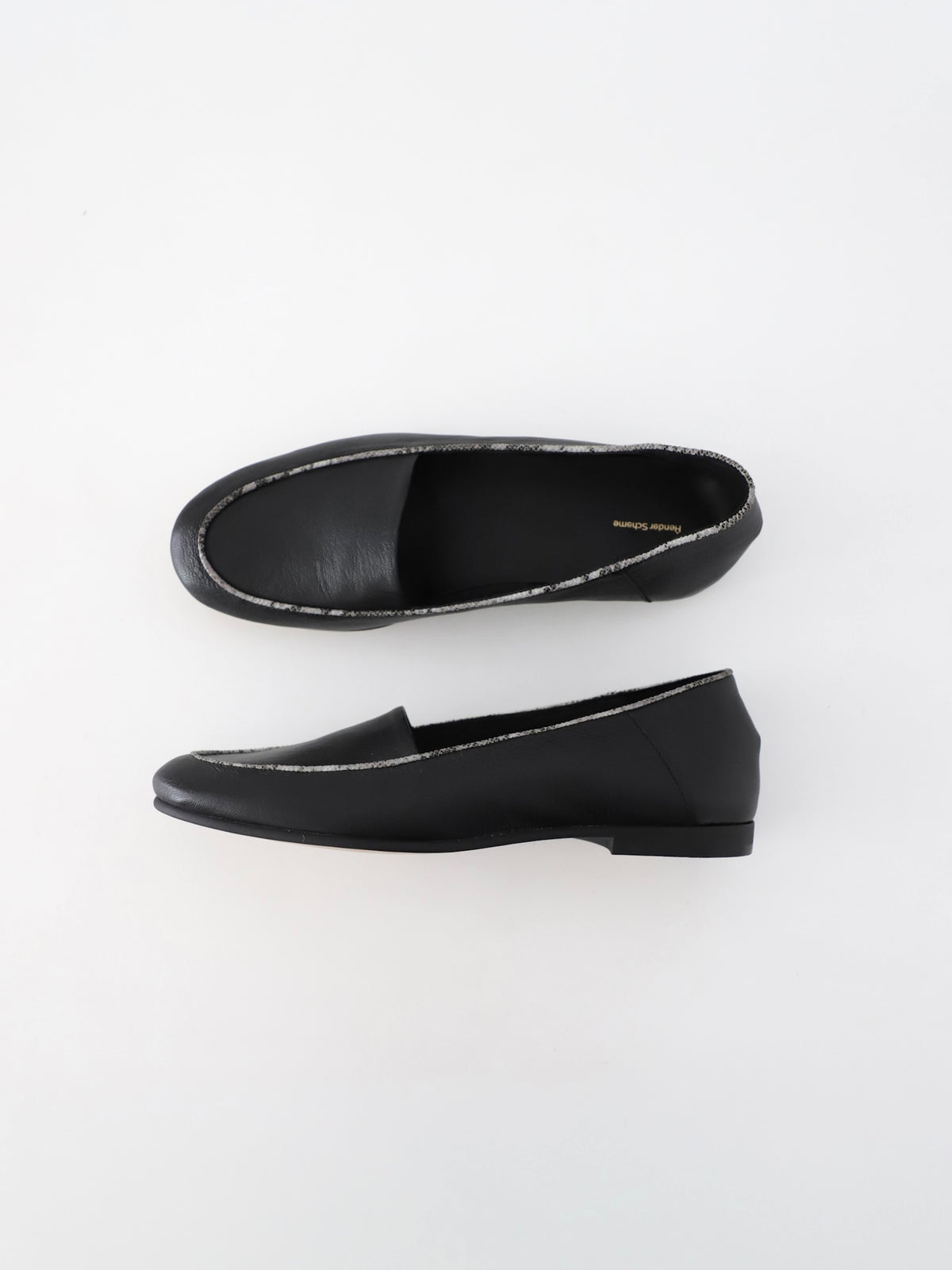oval moca / Hender Scheme