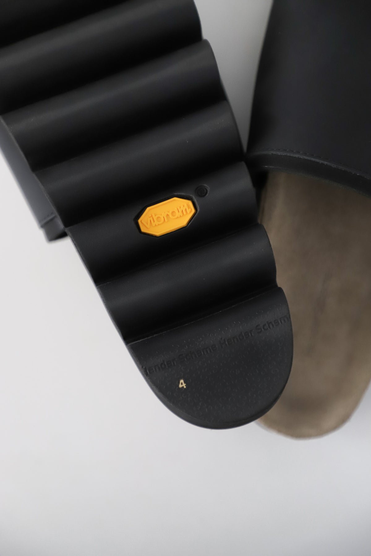 caterpillar / Hender Scheme