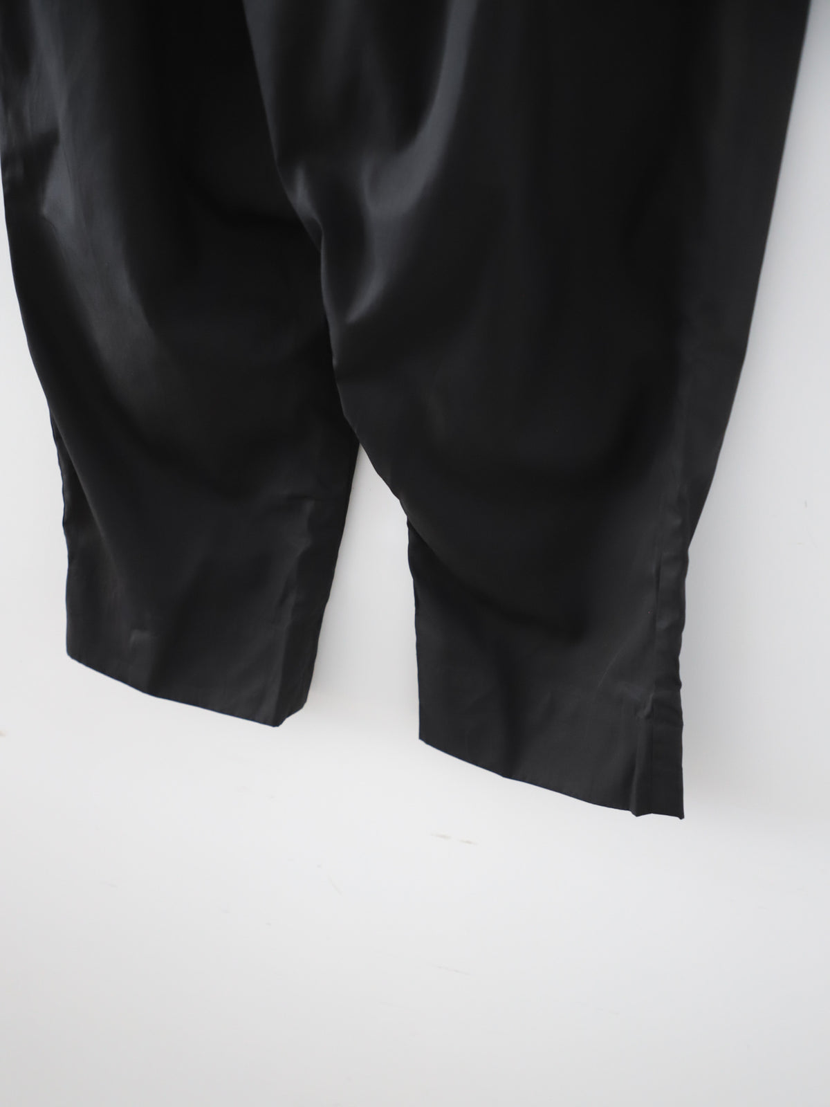 RELAXED BELTED TROUSER / Newspeak
