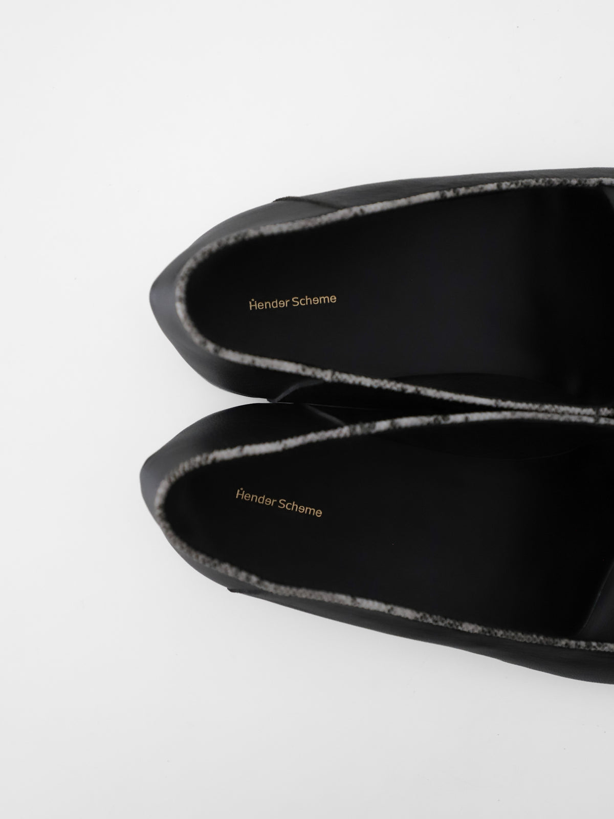 oval moca / Hender Scheme